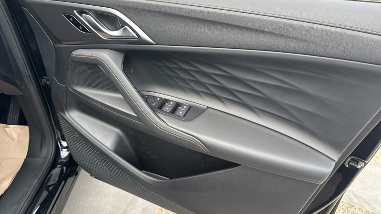 MG HS 1.5 T-GDI Trophy 5dr DCT Petrol Hatchback